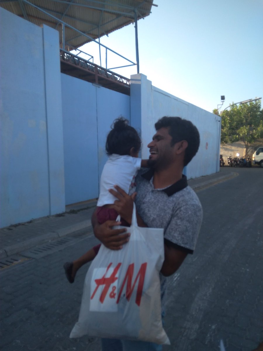 AfshanLatheef's tweet photo. Just a few days after @HassanShiyaan was reunited with his daughter he's been arrested again. This regime has lost it on all fronts 😡 #FreeGita now!! #FreeAllPoliticalPrisoners https://t.co/Bw1O9S11E3