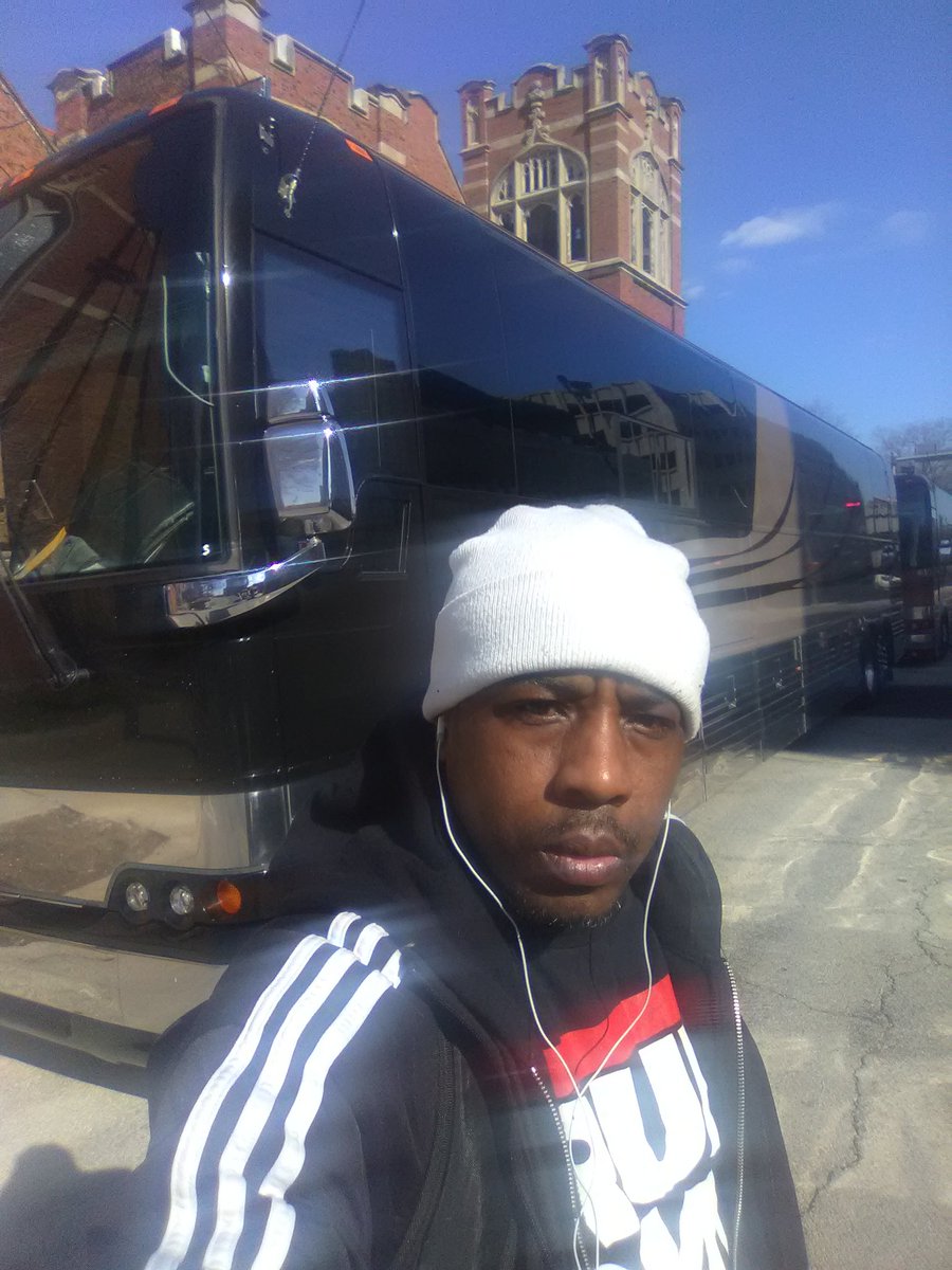 EmackReal's tweet image. On tour it don't stop