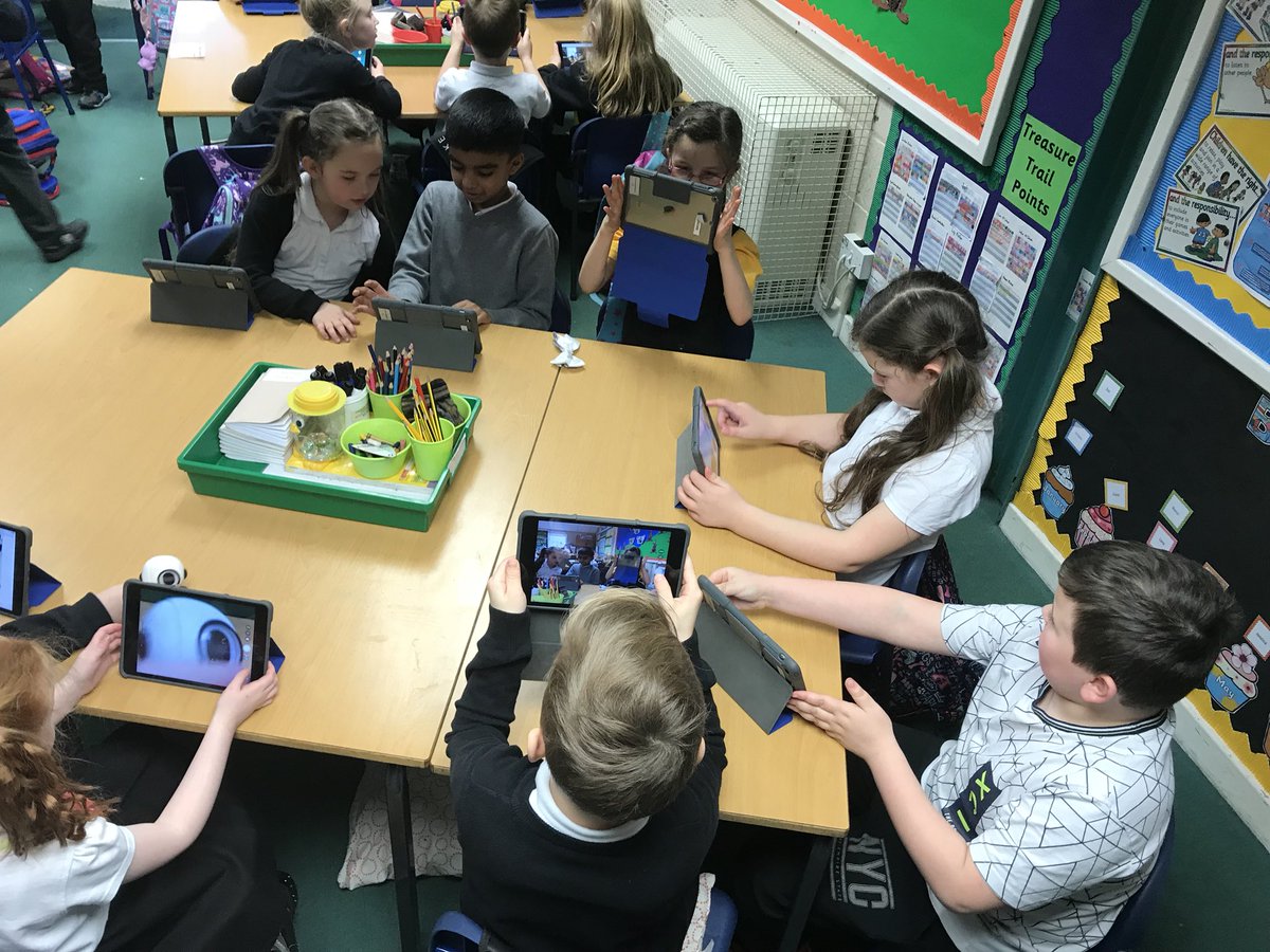 CarolCruse22's tweet image. The journey continues with another excellent ICT lesson @carronshoreps #transitions #achievements #nurturingenvironments @YvonneFulton18 @oxgangschool @IWBSPrimary