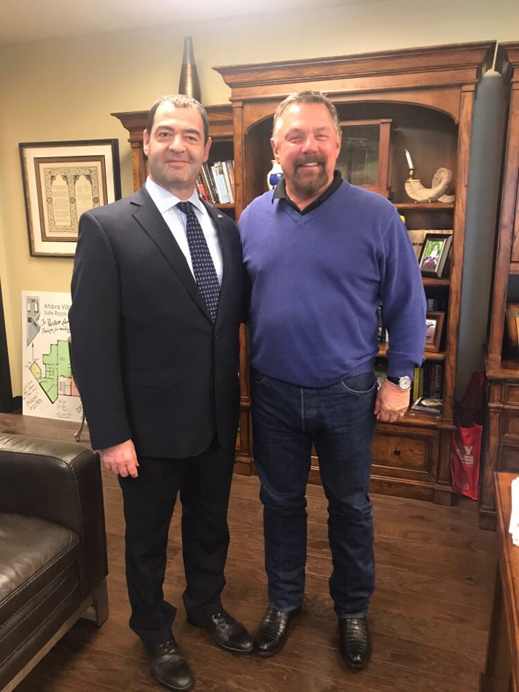CG_GiladKatz's tweet photo. Wow!!! Just concluded a great meeting with Pastor @LarryHuch unbelievable how his #newbeginningchurch is dedicated to The State of Israel. Thank you Pastor Huch!!! https://t.co/4ypagP6KEn