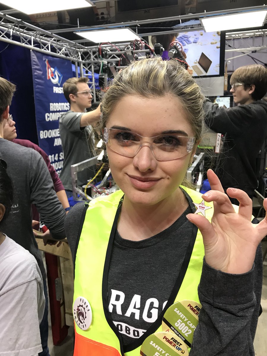 RebelErik1's tweet photo. Brianna Barrentine wins the star of the day for safety. @chs_stem @dragon_robotics https://t.co/67rWNWYJ7q