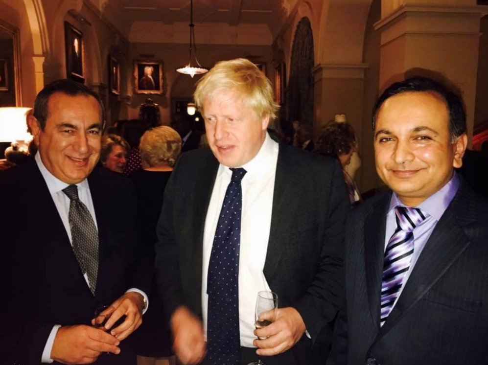 1/ Boris Johnson met with Misfud on 19 Oct 2017 (Politico)  https://www.politico.eu/article/boris-johnson-pictured-with-london-professor-from-fbi-russia-probe/amp/But who's the guy on the right?