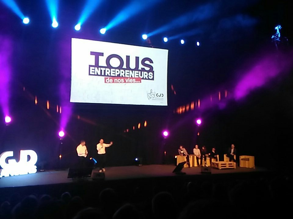 <a href="/CJDAngers/">CJD Angers</a> wow, MERCI pour cette belle soirée, merci à <a href="/taigkhris/">Taïg Khris</a>, merci à @TicketforChange, merci à Vincent Cespedes, merci à <a href="/Versoo_/">Versoo</a>, et merci au dynamique @philipperisoto. On a de la chance d'avoir eu une telle conférence ! #entreprendre #entrepreneuriat #cjdangers