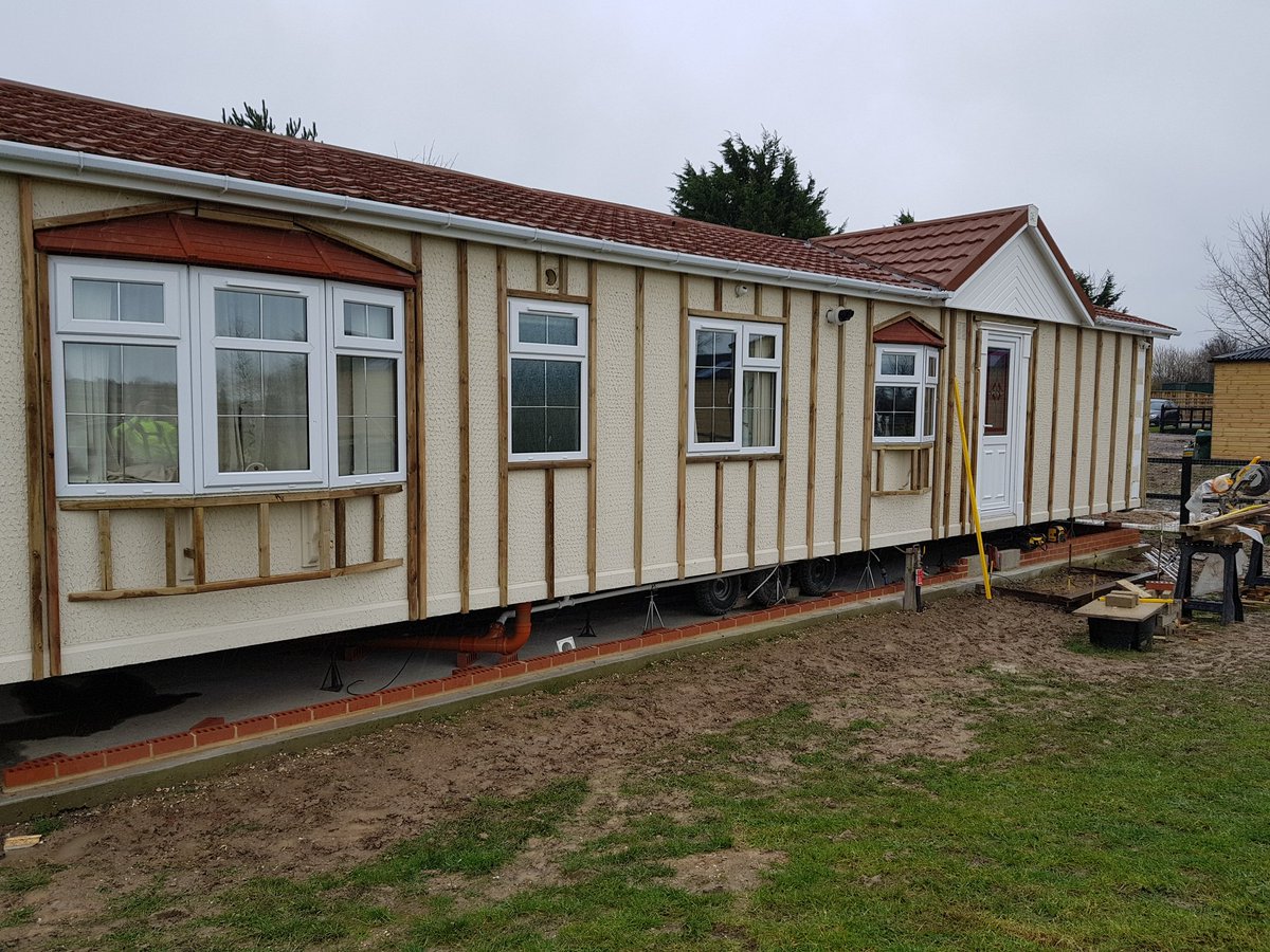 PgCarpentryLTD's tweet photo. Mobile home converted into a log cabin #PgcarpentryLTD https://t.co/ETs9zQo4Qx
