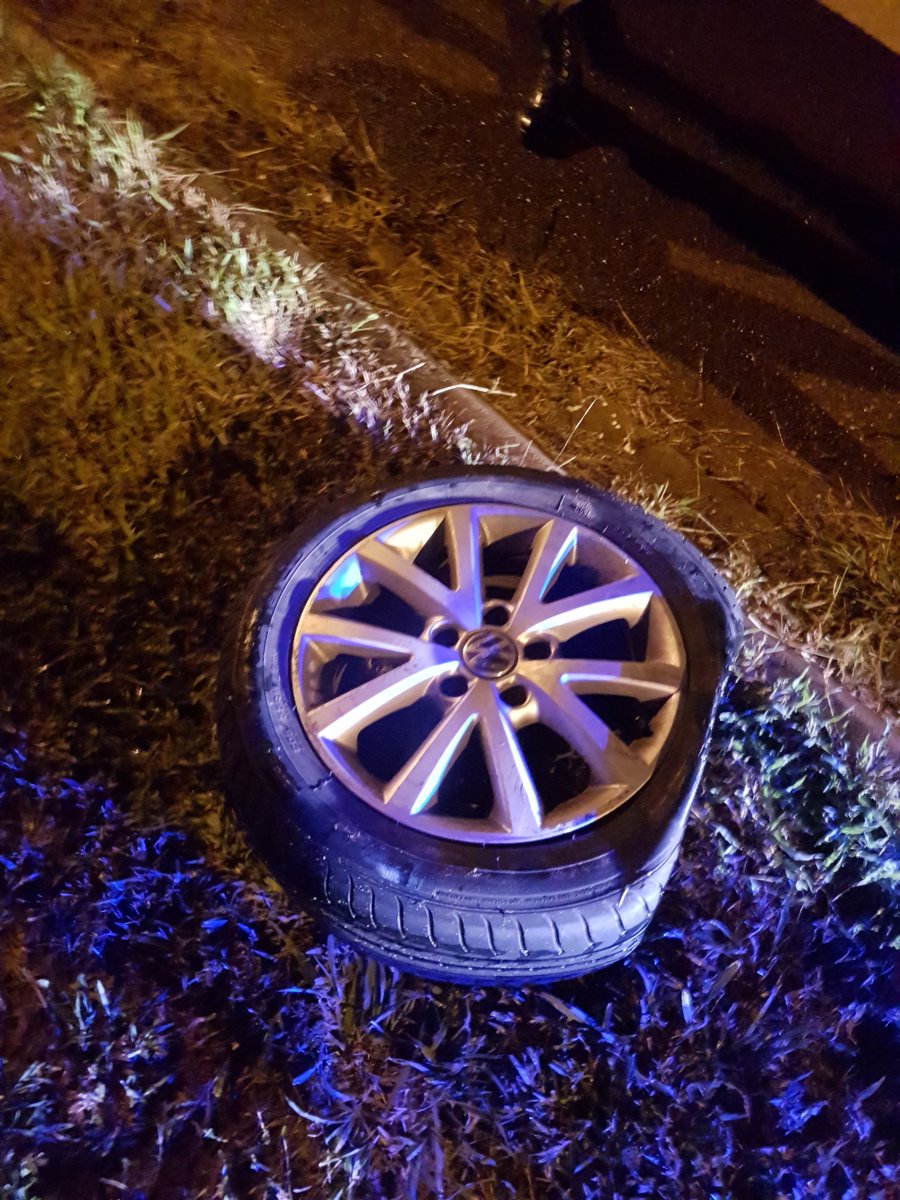 Kikinikiw's tweet photo. Stranded in the middle of nowhere;  in the dark and rain. They came out of nowhere ; changed my tyre and escorted me home.  Good service should be appreciated.  Const Madimole and team @TMPDSafety @tumisole @uBhekiCele https://t.co/WDygu5KOet