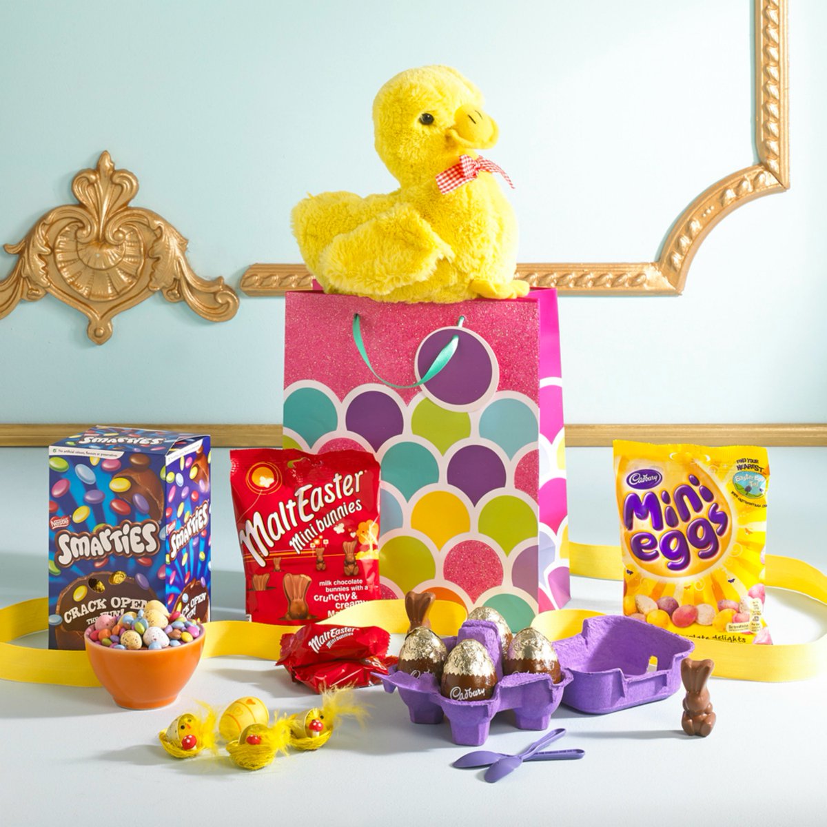 HampersandCo's tweet photo. Get Crack'in as only 1 Sunday left to Easter🐣 F &amp; RT to #win and maybe the Easter Bunny will deliver some of our Eggstraordinary Easter Gifts 🐇 https://t.co/RBjhVBLZ8o