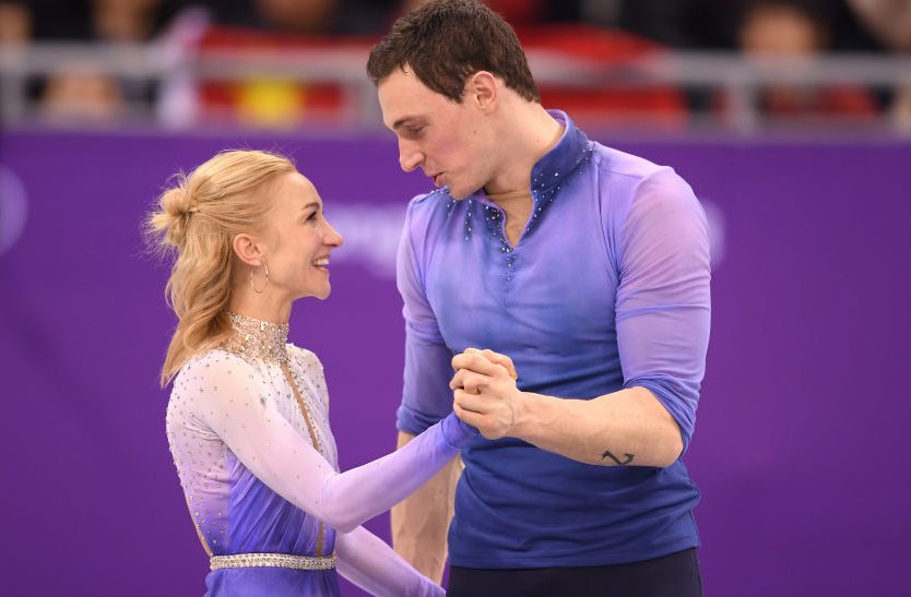 NBCOlympicTalk's tweet image. Olympic pairs' champs crush world record for world title; U.S. struggles continue olympics.nbcsports.com/2018/03/22/ali…