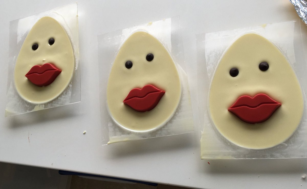 Azra Chocolates tweet media