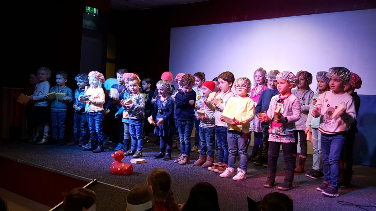 Tijd voor kriebels tijdens de maandviering #optreden #trots #lente #betrokkenheid