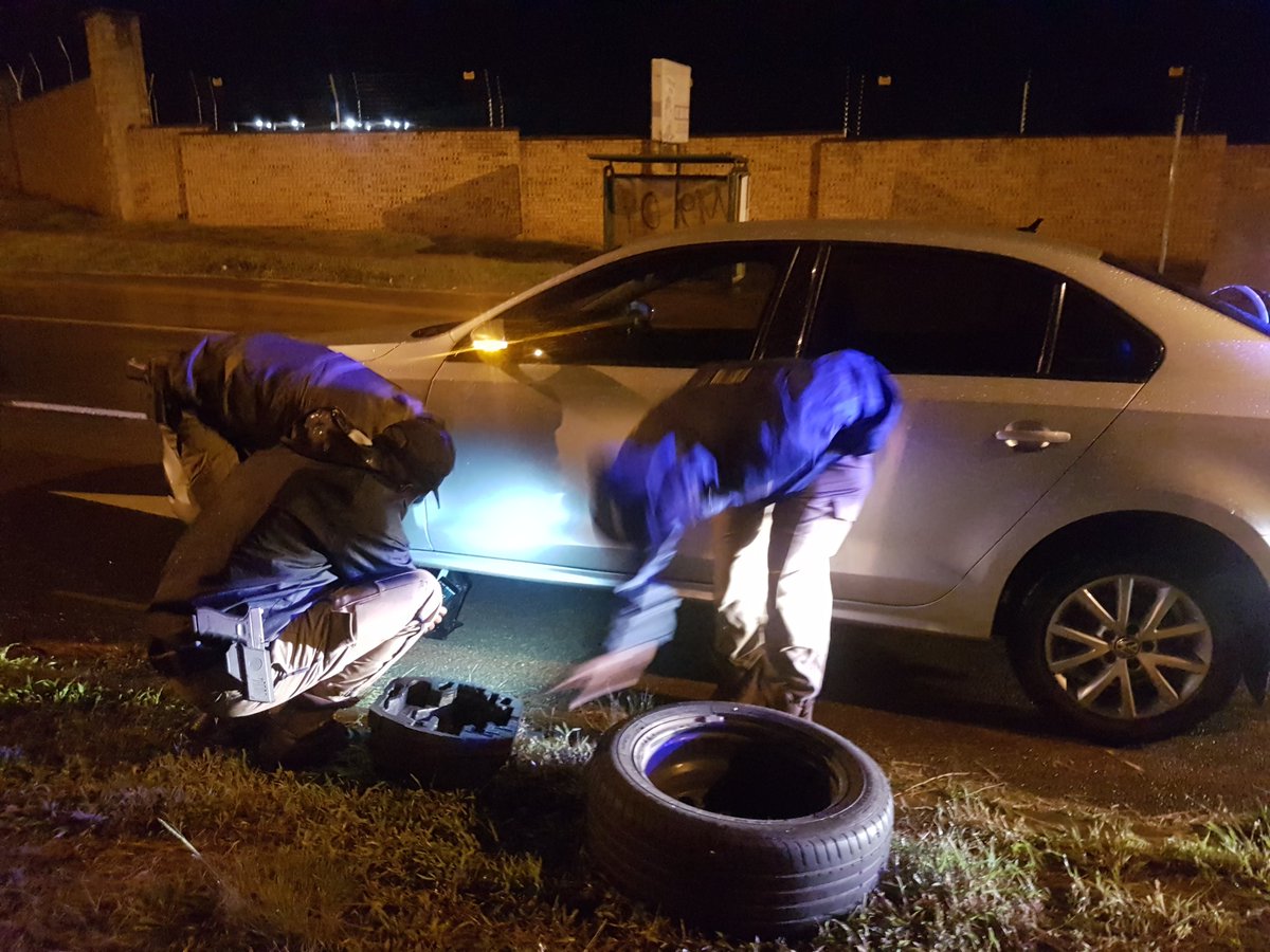Kikinikiw's tweet photo. Stranded in the middle of nowhere;  in the dark and rain. They came out of nowhere ; changed my tyre and escorted me home.  Good service should be appreciated.  Const Madimole and team @TMPDSafety @tumisole @uBhekiCele https://t.co/WDygu5KOet