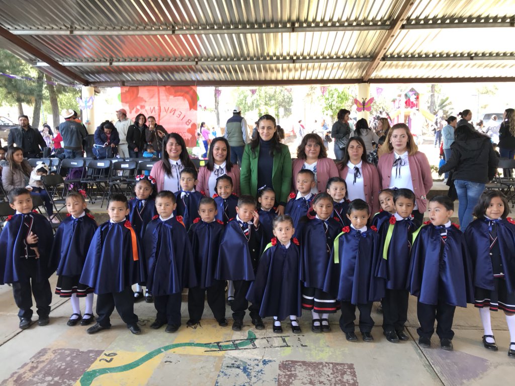 PaolaJazminDO's tweet photo. Gracias a los alumnos, padres de familia y docentes del Jardin de niños La Campana de Dolores, Sor Juana Ines de la Cruz, Francisco Sarabia, Benito Juárez, Xochtic, Nueva Creación y Frida Kahlo por permitirme conmemorar con ustedes el inicio de la #Primavera #Paxtepec https://t.co/ORoUvBrn3A