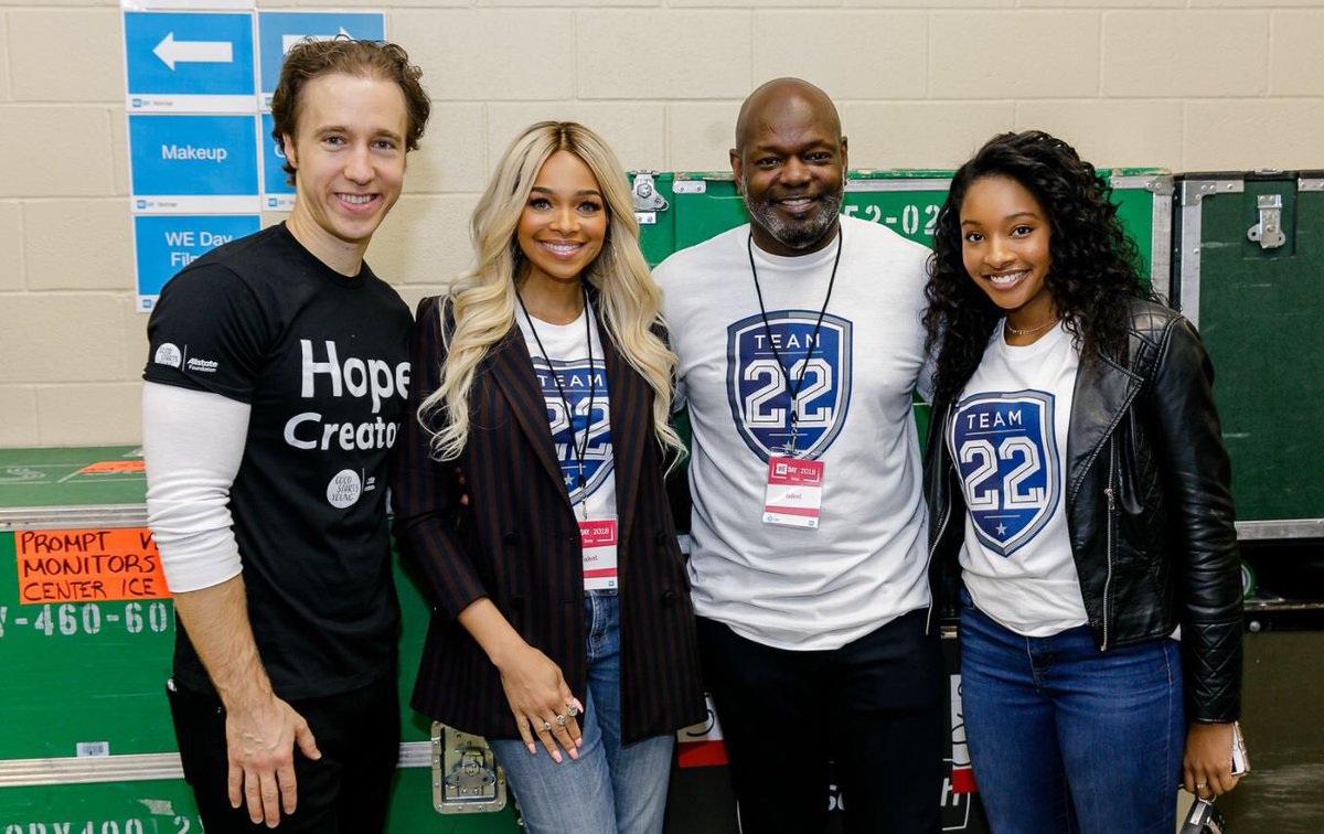 PatSmithTY's tweet photo. Still blown away by @craigkielburger and the #WEdaymovement!!! TY for allowing us to join you to inspire millions to take action and make the world a better place!!! https://t.co/fHFCyXvVxZ