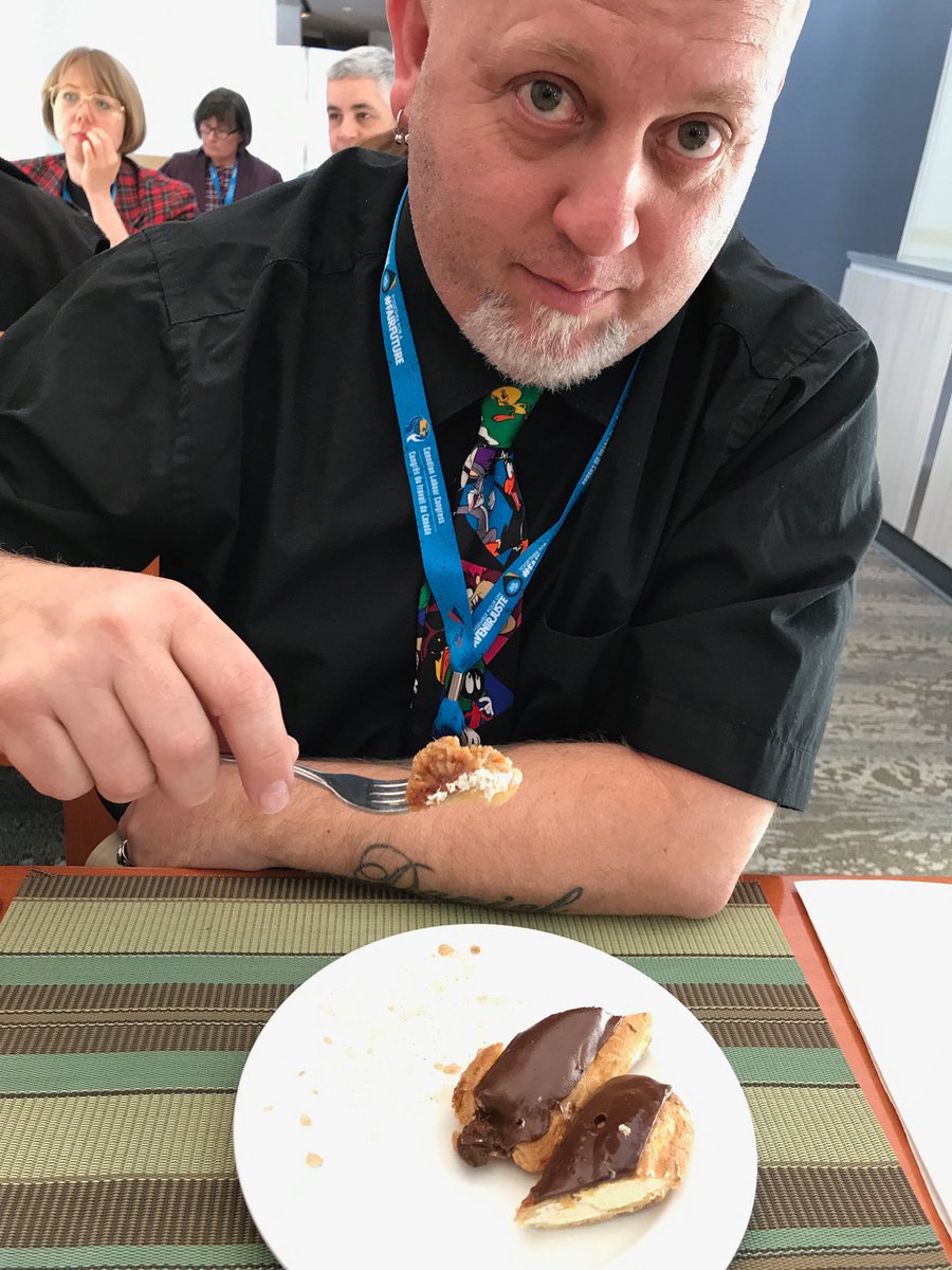 ericthewit's tweet photo. Dewey’s all over the fruit.
Sh. Don’t tell anyone
#meatatarian
#clcschool
#fuelingthebeast
#learningmakesmehungry https://t.co/sNDPyuHMgA