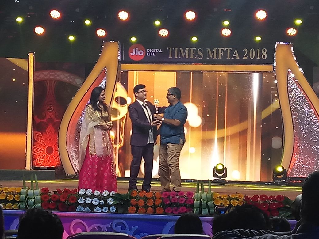 TimesMFTA's tweet photo. #TimesMFTA सर्वोत्कृष्ट कला दिग्दर्शक - 
संतोष फुटाणे ( कच्चा लिंबू ) 
#JioTimesMFTA #MeritTheUnit 
@mataonline
@etimes https://t.co/O1axgAVLMu