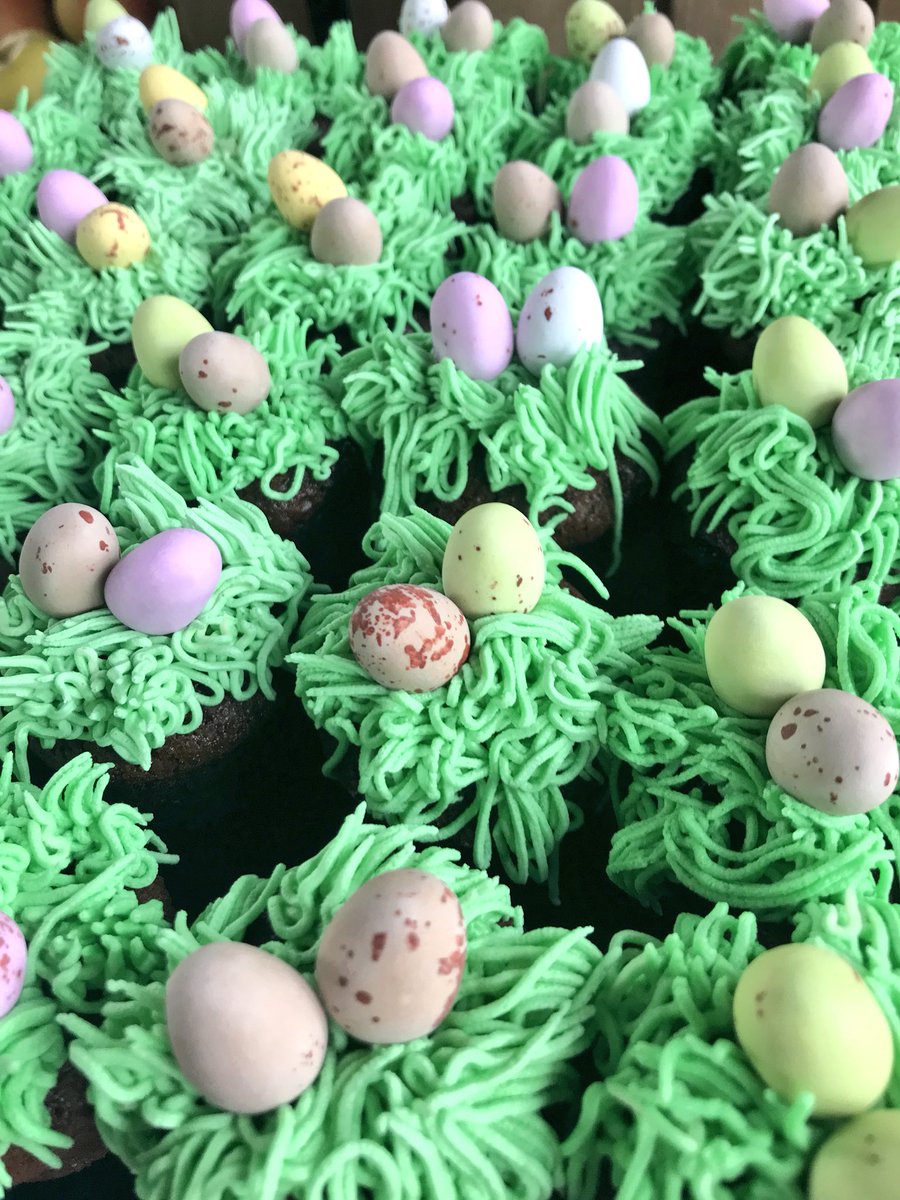 MateidesK's tweet photo. What a fantastic day, so proud to be part of an amazing team. Happy Easter 🐣 @EBCollegeLife @ian_wright1 @RachaelClarke19 @ChrisHamper3 @HolroydHowe @DamianBlake4 @smowenHH https://t.co/tfHbLG1aGP