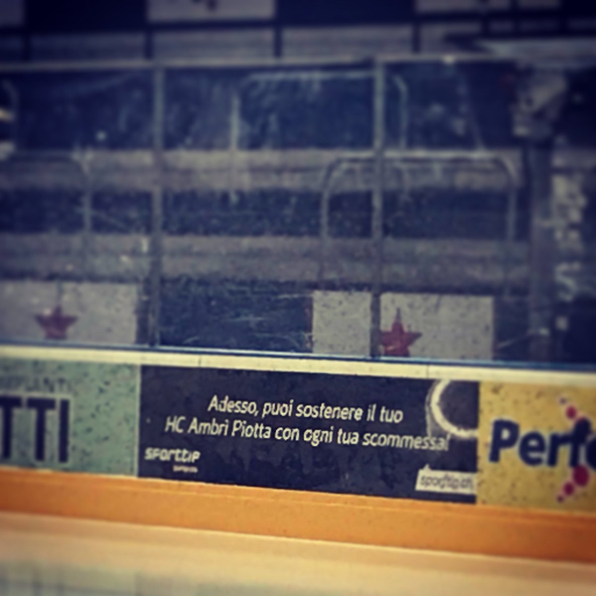 Bereit für mehr Sporttip?
Heute Abend geht es im Schweizer Eishockey erneut zur Sache. Sporttip ist mit einer Bandenwerbung live dabei!Erahnst du in welchem Stadion sich diese Bande befindet?
#sporttip #sportwetten #hcap #nationalleague