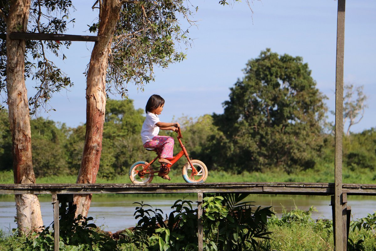 LydiaLangford's tweet photo. Some of my favourite photos in the Muara Dua community of Borneo, in the heart of the @Rimba_Raya_  project. Such a welcoming and fun community to be amongst. @Infinite_Earth_ @NatCap_Partners https://t.co/dldXA5NGso