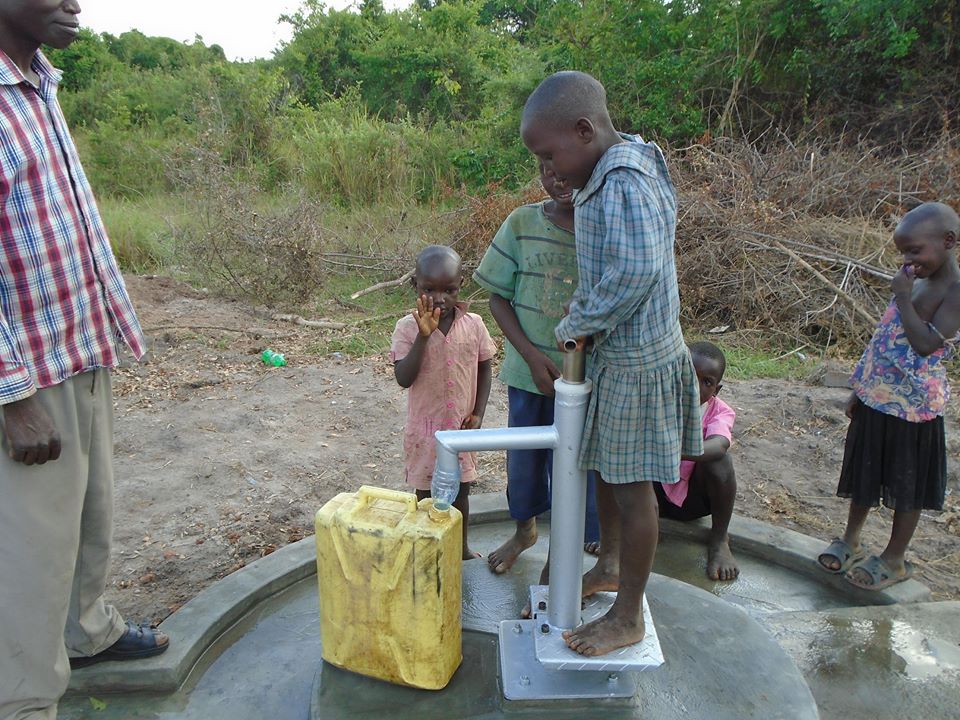 Nuerburgring1's tweet photo. JOSS STONE most impressive photos
Nr.: 29224
Let us remember on the #WorldWaterDay  to @JossStone Foundation's work with @drop4drop in #Bukula, #Uganda. https://t.co/W1Hcce9PN2