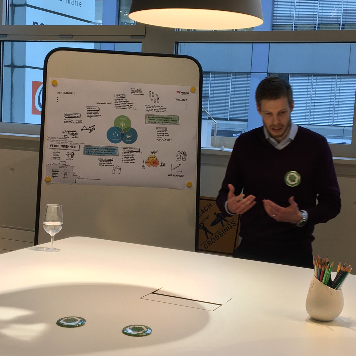 Witzig_Office's tweet photo. Mit Begeisterung und Fachwissen vermitteln @DSchweingruber und @RittinerFlorian, welche Bedeutung Wirksamkeit und Verbundenheit im Kontext der Digitalisierung für Unternehmen haben https://t.co/wfjQk3pvBf