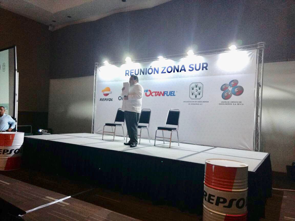OGAVE_AC's tweet photo. Reunión de trabajo de Onexpo Nacional Zona Sur en #Veracruz con la participación de @Repsol https://t.co/34ndl4UJfb