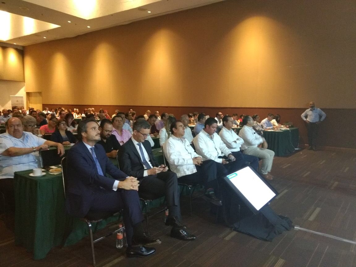OGAVE_AC's tweet photo. Reunión de trabajo de Onexpo Nacional Zona Sur en #Veracruz con la participación de @Repsol https://t.co/34ndl4UJfb