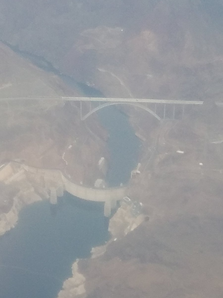 flappening's tweet image. Just about to land in @LasVegas .... So much #flapping