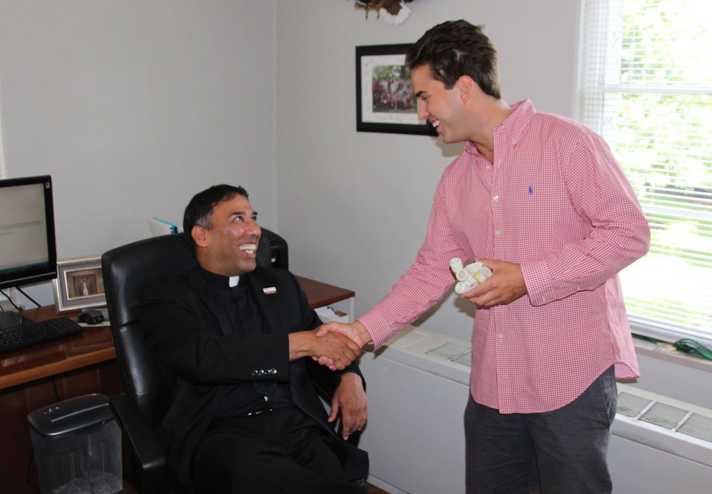 STHCatholic's tweet photo. #TBT
Proud example of the @STHCatholic experience | From 11/15 John Herrera '09 playing a role in a life-saving #BionicHeart project
πππ
https://t.co/ZGCYAC4U16 https://t.co/sPVLTT7ppa