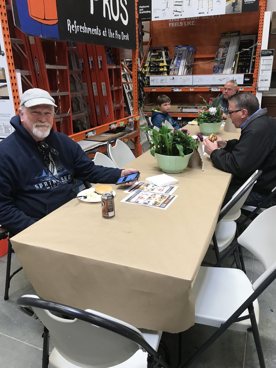 RyanSkuse's tweet photo. #2780 Pro Appreciation!! Having some great participation between pros and associates engaging new pros in aisles! Not to mentionsome terrific results with commercial credit!  Thanks for everyone’s help in setting up event! @ErinJelley @chadgee1 @jen6470 @BHomkes https://t.co/JSnAFoM91d
