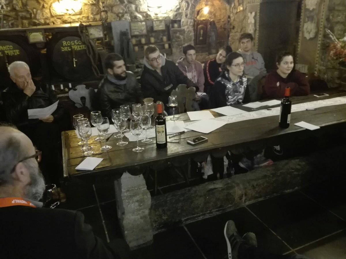 innovalp2019's tweet photo. Al #Borgat i #relatori di #Innovalp inventano un #gioco.
Chi non gioca non assaggia un #vitigno #autoctono #friulano https://t.co/9NfSTA6fmQ