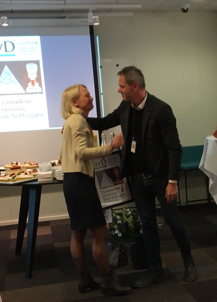 Idag tackade vi av <a href="/mrsasker/">Gunilla Asker</a> för hennes 12,5 år på <a href="/SvD/">Svenska Dagbladet</a> - Hon vände kris till framgång och satte strategin för den digitala transformationen. Nu, efter SvD:s rekordresultat 2017, ger hon sig ut på nya äventyr. Tack för allt!