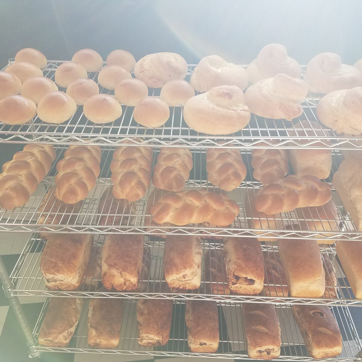 breadmanbaking's tweet image. Saturday March 24th from 10am to 2pm @SugarBeetCoop 3pm to 6 @Lizards3058 #DELICIOUS #BREAD