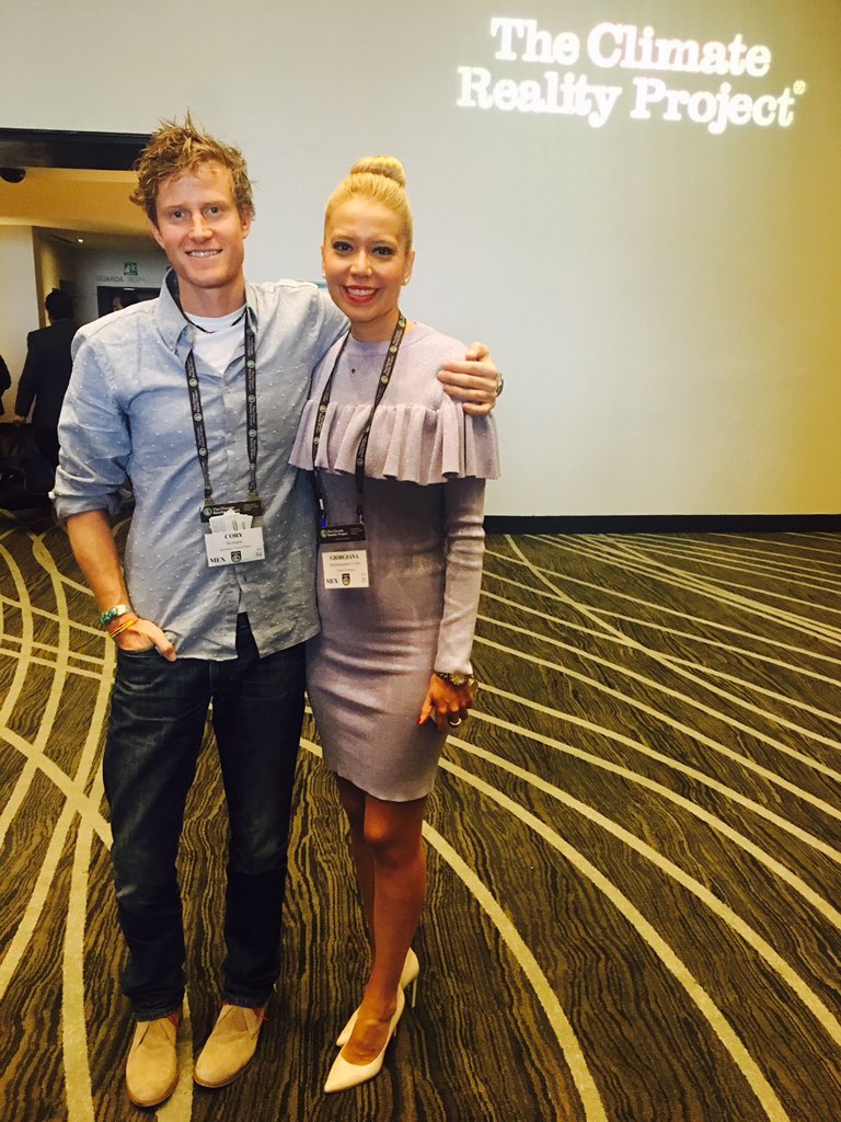 GiorgianaCalvo's tweet image. The best way to start the second day in the #ClimateRealityProject with @coryrichardsNG of National Geographic. &quot;Changing the world and inspiring others&quot; 💪🏻🌎 @ClimateMexico @ClimateReality @NatGeo @NatGeoEsp @natgeomundo @NatGeo_la #LeadOnClimate #GreenEvent 🍃