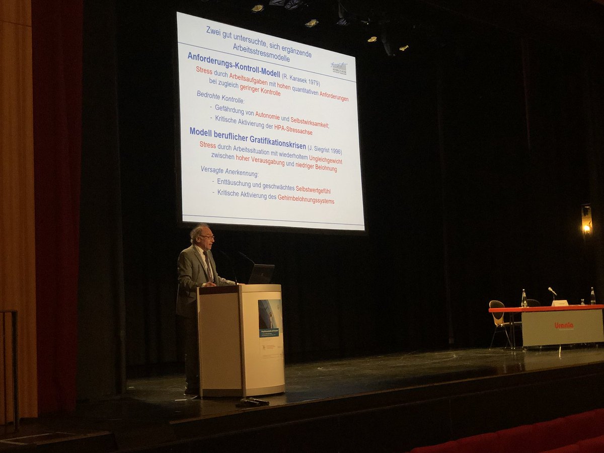 Wie führen Belastungen am Arbeitsplatz zu stressassoziierten Erkrankungen? Prof. Siegrist erläutert die Zusammenhänge anhand aktueller Modelle. #PsychosomatikKongress