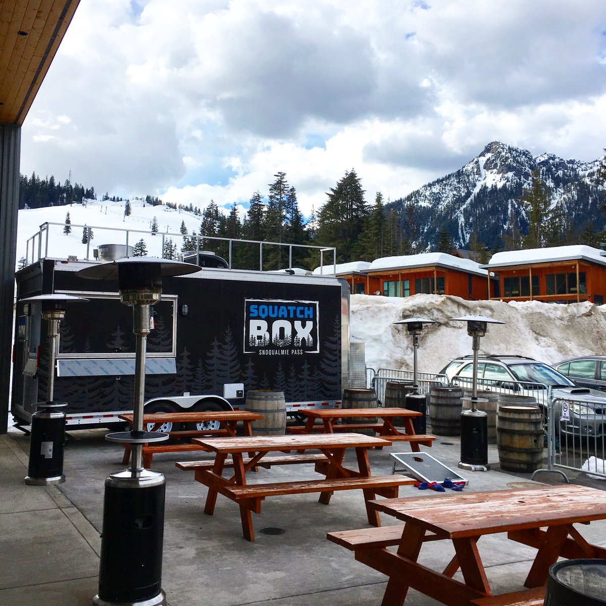 DRUBRU's tweet photo. This weekend is the grand opening of Squatch Box! German food meets German inspired beer. #germanfood #foodtuck #DrinkWAbeer @snoqualmielive @northbendlive #SquatchBox #Snoqualmiepass @Commonwealth906 @ThePassLife https://t.co/DuM3BcP5Hn