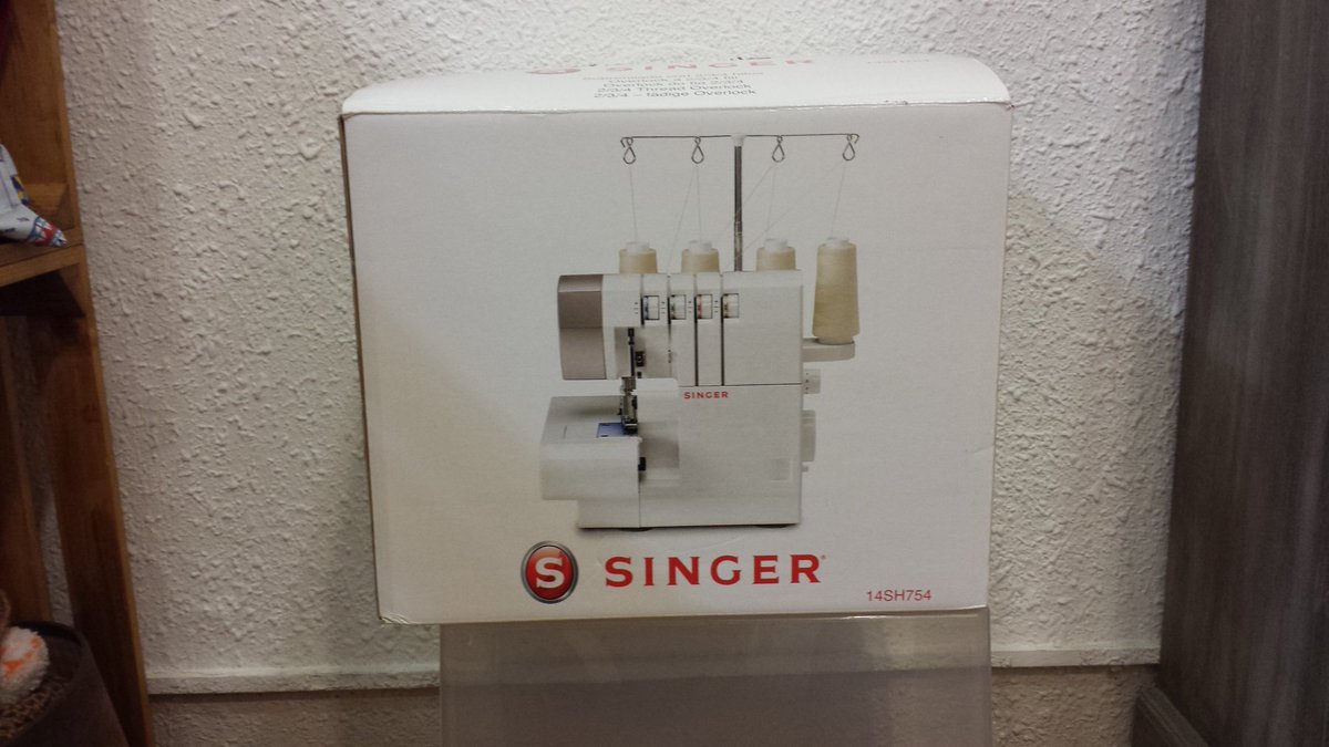 MorenetaHuesca's tweet photo. Se vende Overlock https://t.co/Mvn5yff3fA