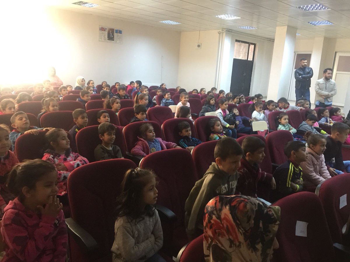 veysimercimekci's tweet photo. TGK Batman il Yönetimi olarak ülkemizin en büyük sorunlarından olan #çocuk #İstismarlarını önlemek amacıyla Beşiri ilçesinde  ilköğretim çağındaki çocuklara eğitim vererek bilinçlendirmeye devam ediyoruz. 
Ayrıca ilçe milli eğitim çalışmalarına teşekkür ederiz. https://t.co/703VEIKAbZ