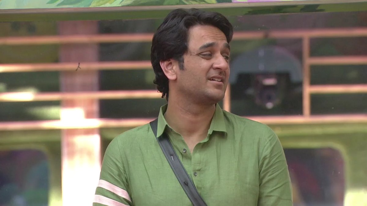 Dr_strange92's tweet photo. Hiten :kya haal hai chhote?? 

Vikas :haal bada hi behaal hai bhai.😒

Hiten :bicharo ko ek selfie de dena?mang rahe hai kabse. 

Vikas :Are bhai inka name lostgirls nahi ghostgirls hona chahiye tha😅bhoot ki tarah mere pi6e padi rehti hai sari ki sari😂 de dunga ek selfie aaj. https://t.co/ertFxtyETM