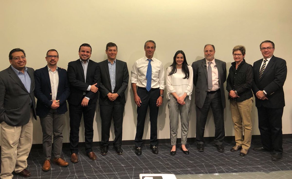 MoisesCalderonA's tweet photo. Ayer tuve la oportunidad de participar en una reunión de tecnología en telemedicina con varios líderes mundiales en telecomunicaciones https://t.co/rmiGYYwGMA