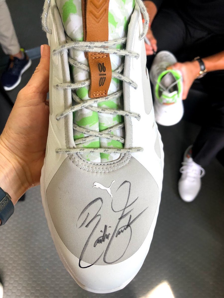 Less than 2 hours left to win a pair of these custom #ArniesArmy shoes signed by @RickieFowler! Proceeds go to @ArniesArmyCF. goo.gl/3dzKKv