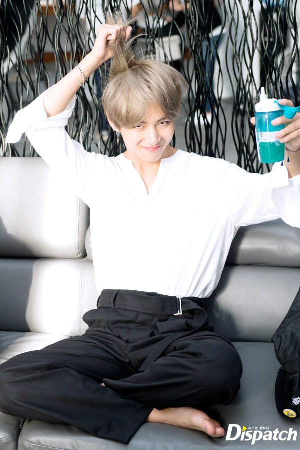 2rdBts1511's tweet photo. @kpoppingcom Bts please 🙏😭 https://t.co/sm7ffKJKLi
