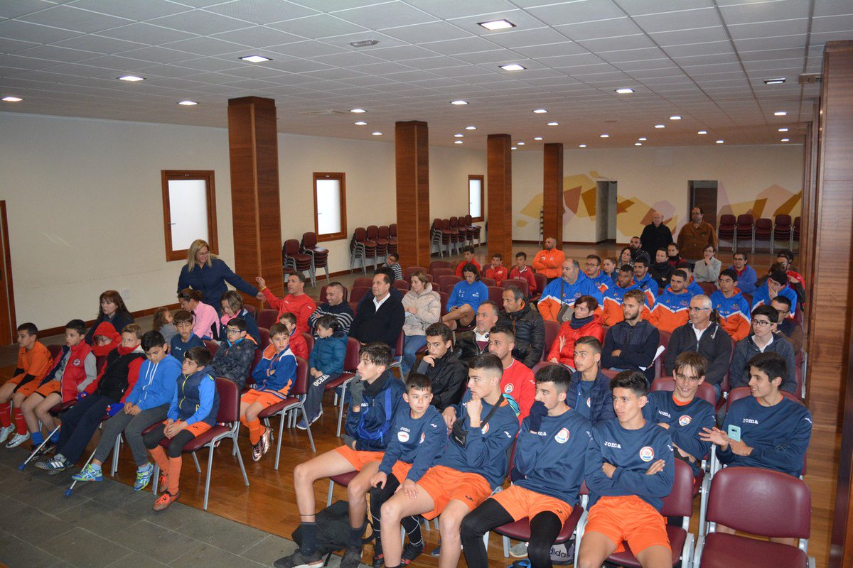 GranCanariaDep's tweet photo. #EducaDeporte llega a las Medianías👏 
La Vega de San Mateo acogió este miércoles el proyecto Educa Deporte "#JuegoLimpio" ante más de medio centenar de deportistas, madres, padres, preparadores y directivos. 
#GCIslaEuropeadelDeporte https://t.co/T2v20m5Sk6