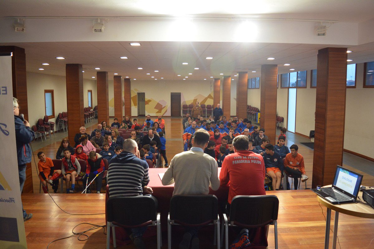 GranCanariaDep's tweet photo. #EducaDeporte llega a las Medianías👏 
La Vega de San Mateo acogió este miércoles el proyecto Educa Deporte "#JuegoLimpio" ante más de medio centenar de deportistas, madres, padres, preparadores y directivos. 
#GCIslaEuropeadelDeporte https://t.co/T2v20m5Sk6