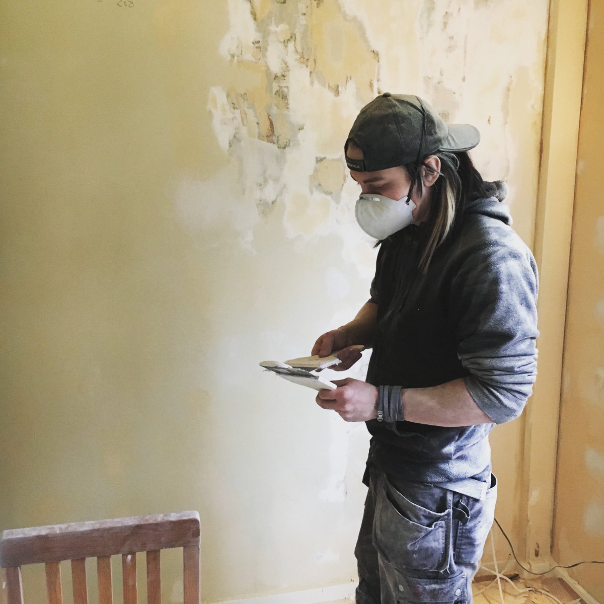 JOldaeus's tweet photo. Simon, the handyman! Tag a person you know that is good with practical things in the comments :) https://t.co/HY74Ymp0pW