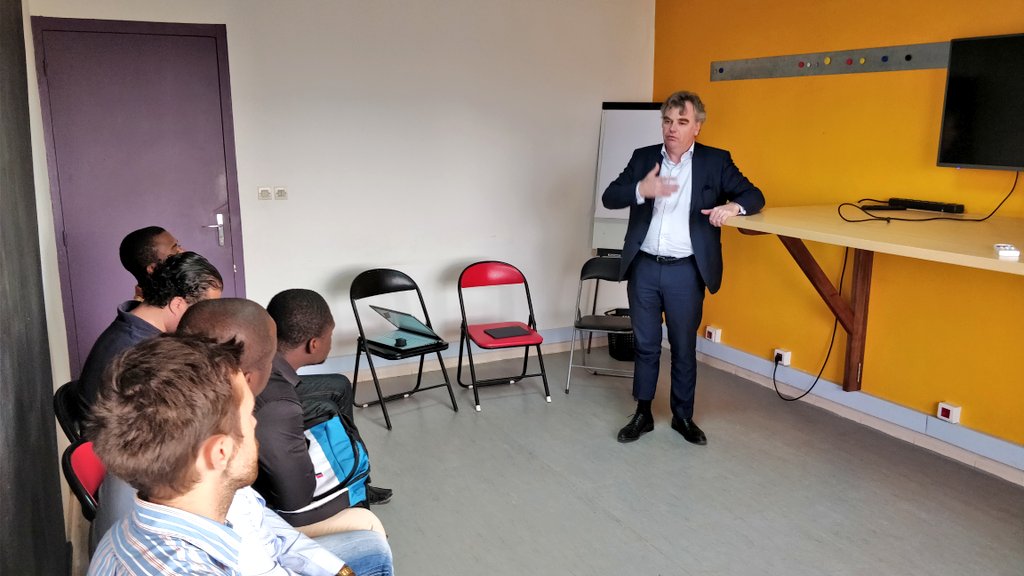 SG_labinno's tweet photo. Toutes les expertises du Groupe @SocieteGenerale embarquées dans le programme d'accélération des projets du hackathon #Larbreapalabres. Aujourd'hui on parle d'infrastructures, d'architecture, de sécurité et surtout de l'importance d'ouverture des SI via des APIs #ThinkAPI https://t.co/K91s5Xhfv7