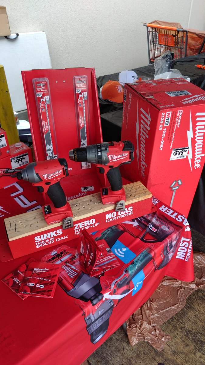 MilwaukeeRep's tweet image. Come stop by our Pro Appreciation/Milwaukee Event for food, prizes, and new lower prices here at Home Depot in Cypress! @DanielChavarin8 #NothingButHeavyDuty