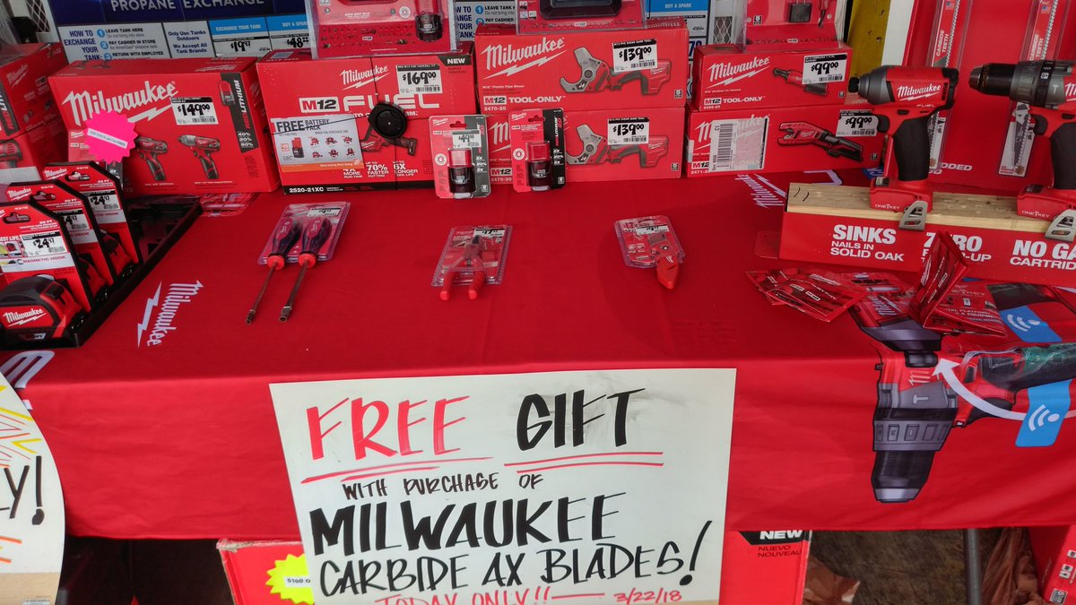 MilwaukeeRep's tweet image. Come stop by our Pro Appreciation/Milwaukee Event for food, prizes, and new lower prices here at Home Depot in Cypress! @DanielChavarin8 #NothingButHeavyDuty