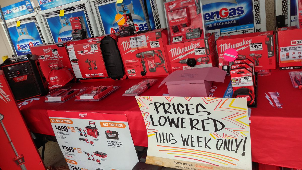 MilwaukeeRep's tweet image. Come stop by our Pro Appreciation/Milwaukee Event for food, prizes, and new lower prices here at Home Depot in Cypress! @DanielChavarin8 #NothingButHeavyDuty