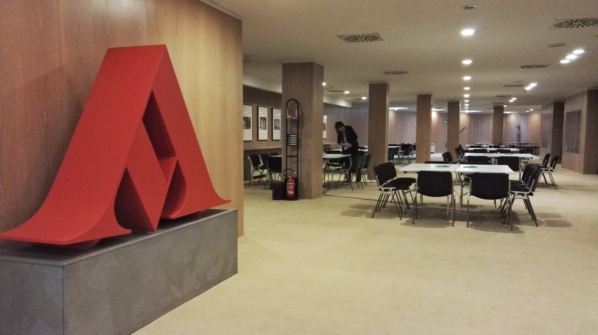 gruppomondadori's tweet photo. Siamo pronti ad accogliere i giovani che domani parteciperanno a #Edithon, una giornata di incontri, prove e testimonianze per gli aspiranti editor del progetto #MillennialEditor. https://t.co/LFbAOuLQRB