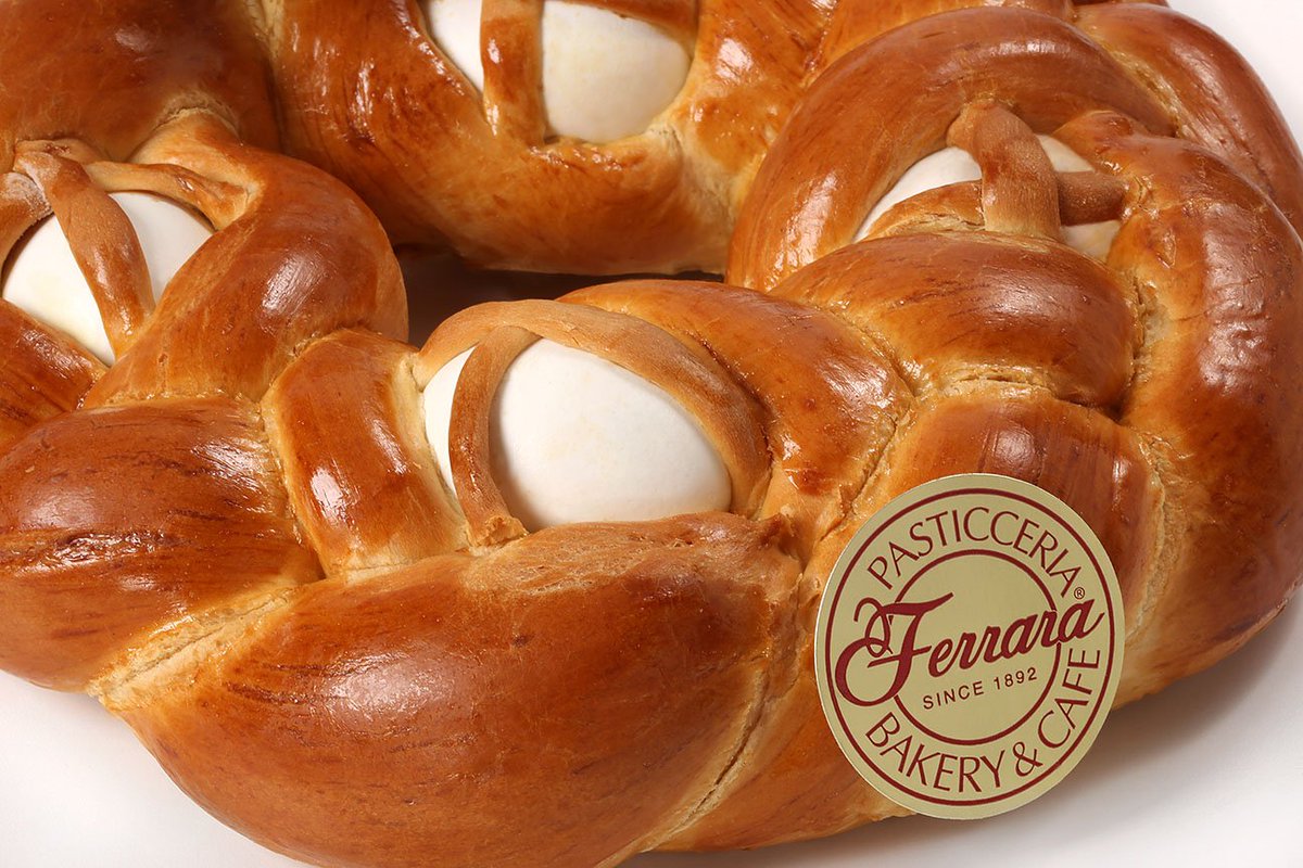 FERRARABAKERY's tweet image. Yes, those are whole eggs baked inside our traditional braided #casatella bread--you have to try it! #BraidedBread #Egg #Italian bit.ly/FerraraCasatel…