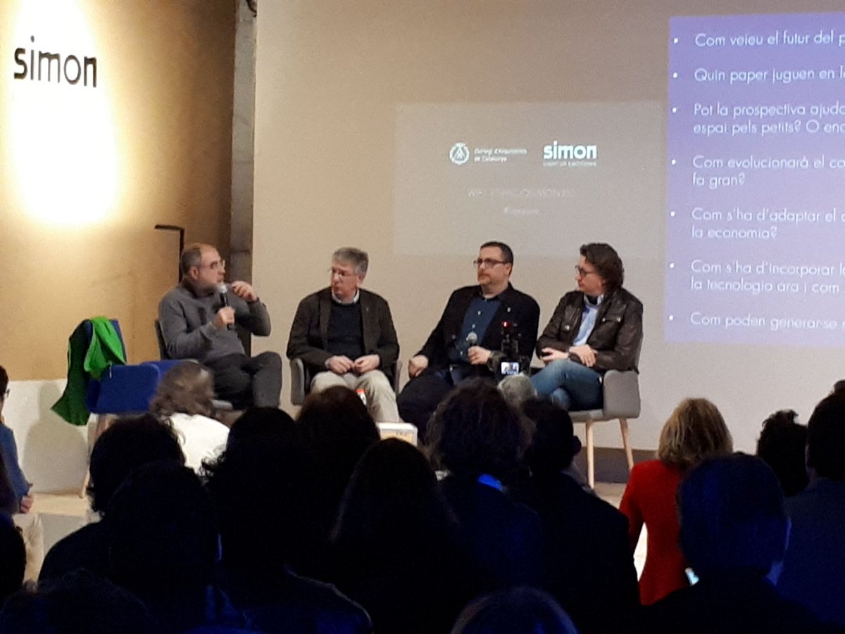 SimonElectricES's tweet photo. Interesante charla con los participantes en #Retailink sobre las principales tendencias y el futuro del #retail, además del papel que tendrán los arquitectos en el sector #Espacio 100 https://t.co/GNP4FH770U
